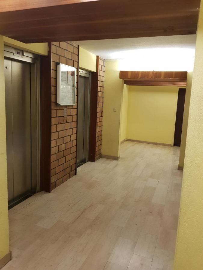 Tout Confort - Clim- Salle De Bain Commune Apartment Nimes