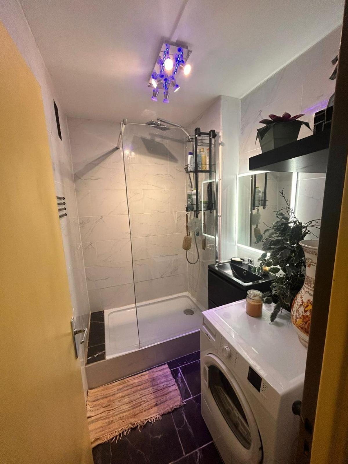 Tout Confort - Clim- Salle De Bain Commune Apartment *