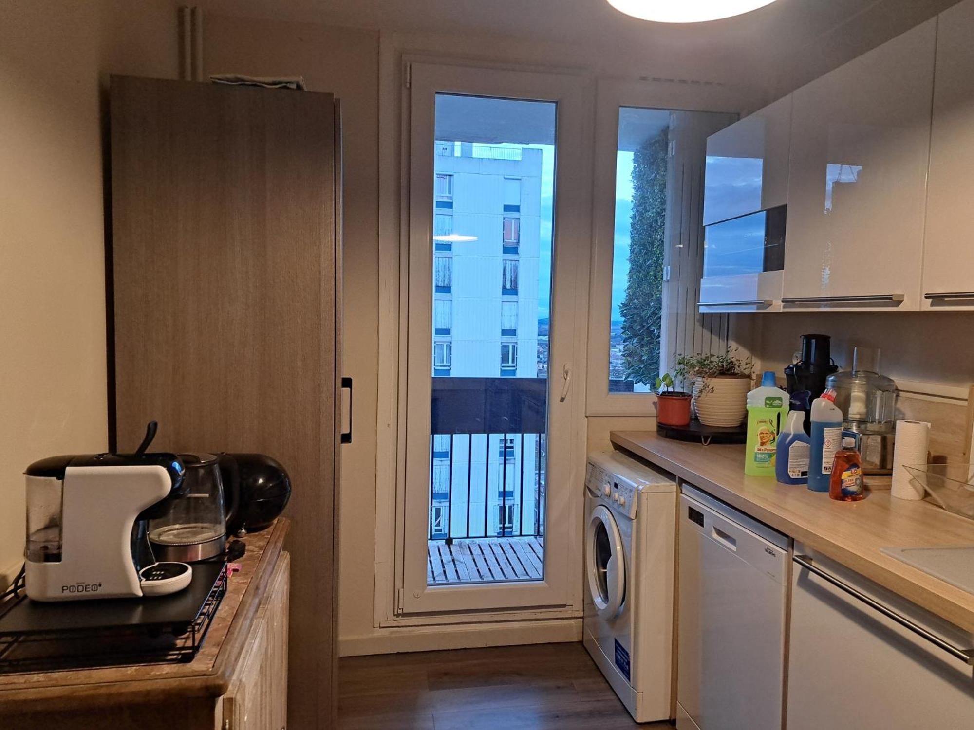 Tout Confort - Clim- Salle De Bain Commune Apartment Nimes