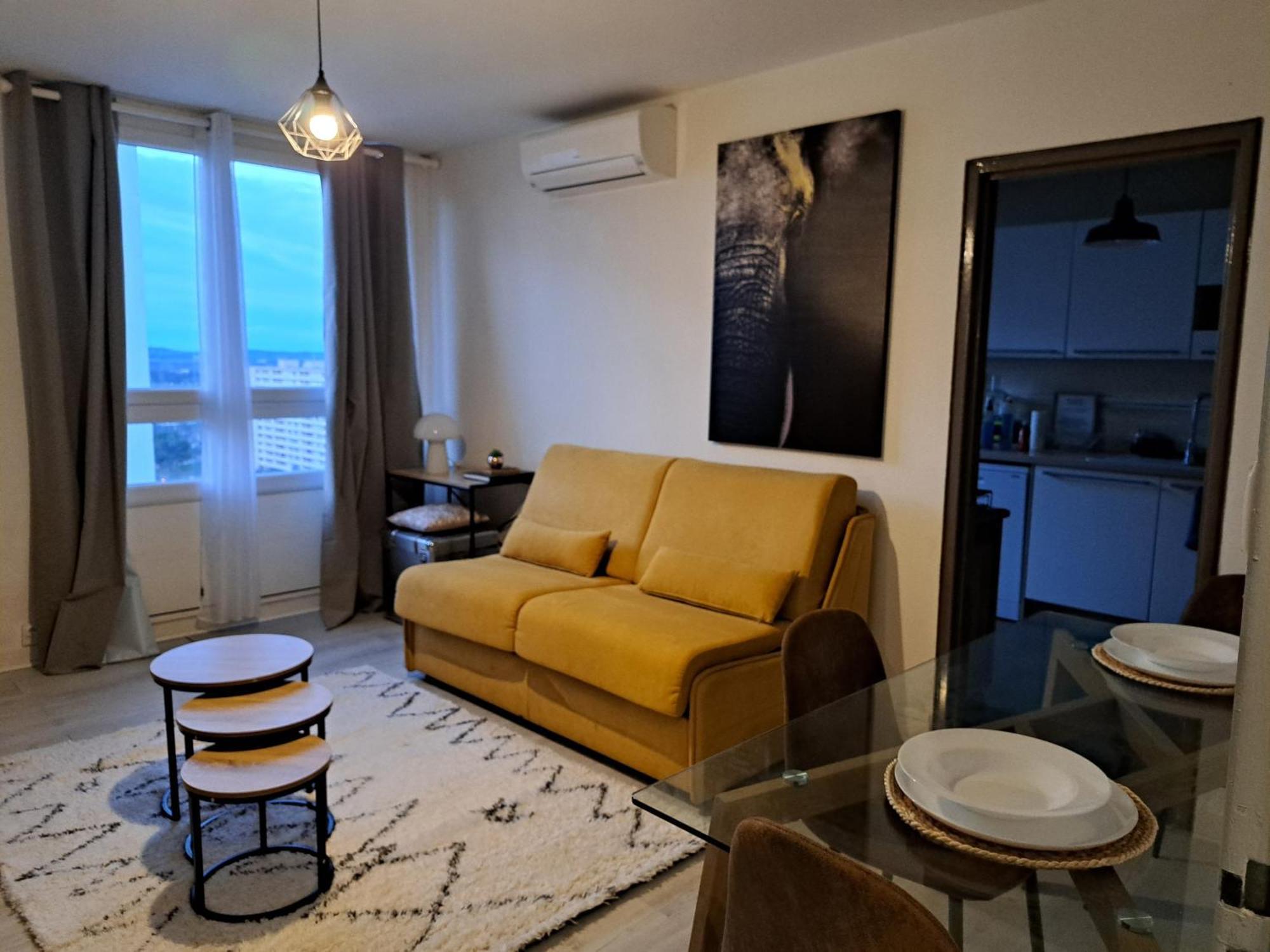 Tout Confort - Clim- Salle De Bain Commune Apartment