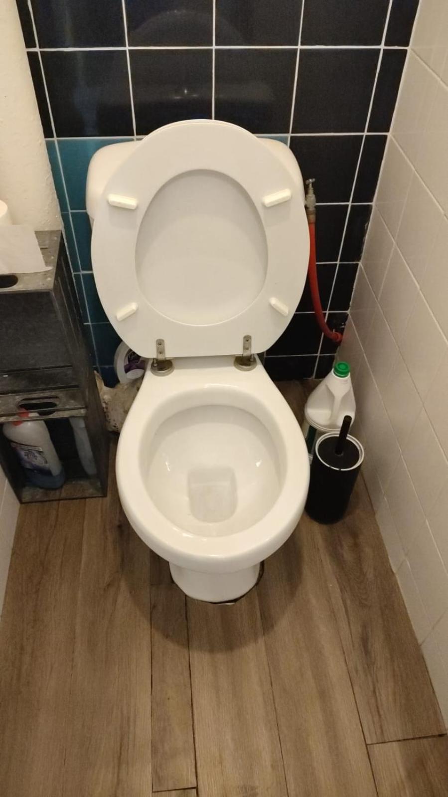 Tout Confort - Clim- Salle De Bain Commune Apartment Nimes